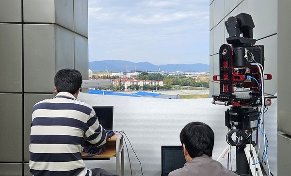 한화시스템이 광주과학기술원 고등광기술연구소에서 ISL 중거리 통신 시험을 수행하고 있는 모습. ⓒ한화시스템